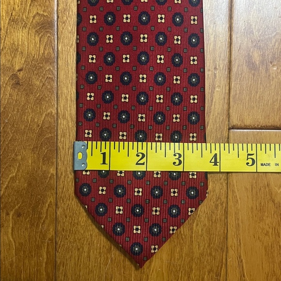 Barneys New York 100% Silk Red Geometric Men's Tie Handmade in Italy - Picture 3 of 5